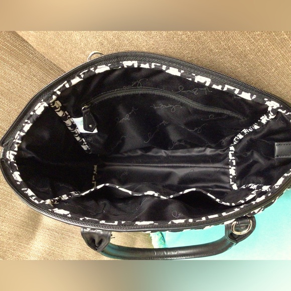 Vera Bradley houndstooth handbag. EUC. - Picture 4 of 7